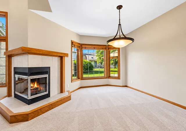 Photo 4 of Townhouse for sale at 20165 Crystal Lake Way, Frankfort, IL 60423 | MLS# 12689706 | Listing updated on 2026-10-17
