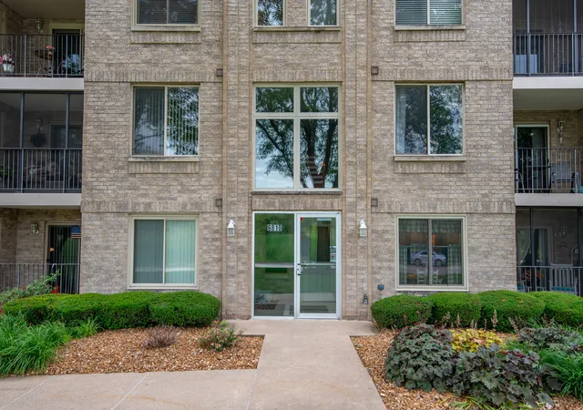 Photo 1 of Condo for sale at 6810 Ridge Point Dr #1A, Oak Forest, IL 60452 | MLS# 12689709 | Listing updated on 2026-09-23