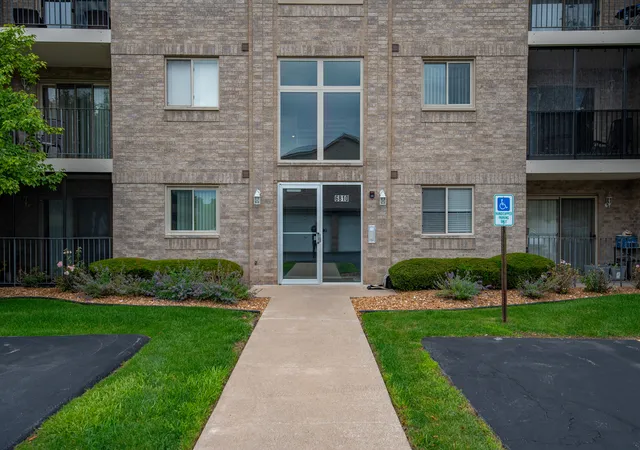 Photo 2 of Condo for sale at 6810 Ridge Point Dr #1A, Oak Forest, IL 60452 | MLS# 12689709 | Listing updated on 2026-09-23