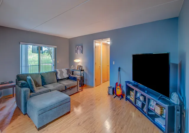 Photo 4 of Condo for sale at 6810 Ridge Point Dr #1A, Oak Forest, IL 60452 | MLS# 12689709 | Listing updated on 2026-09-23