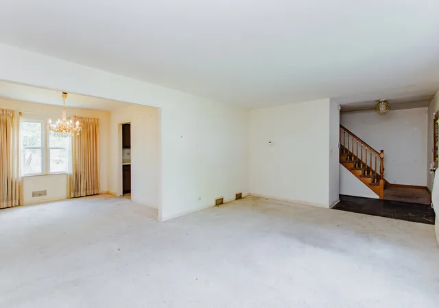 Photo 4 of Single family home for sale at 5 S Donald Ave, Arlington Heights, IL 60004 | MLS# 12689715 | Listing updated on 2026-09-24