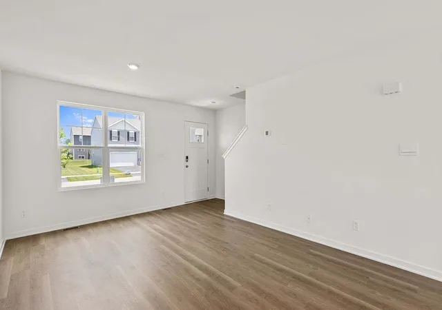 2nd image of 512 Adirondack Ct, Joliet, IL 60436 | MLS# 12689734