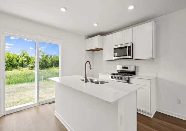 3rd image of 512 Adirondack Ct, Joliet, IL 60436 | MLS# 12689734