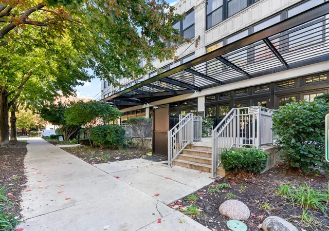 Homes for sale in Chicago, IL | 1001 W 15th St #318, Chicago, IL 60608 | MLS# 12689763