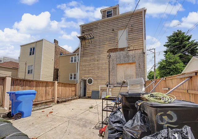 Photo 4 of House for sale at 3442 S Lowe Ave, Chicago, IL 60616 | MLS# 12689783 | Listing updated on 2026-09-21