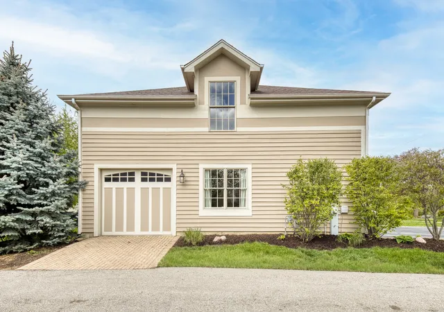 3rd image of 119 Roslyn Rd, Barrington, IL 60010 | MLS# 12689800
