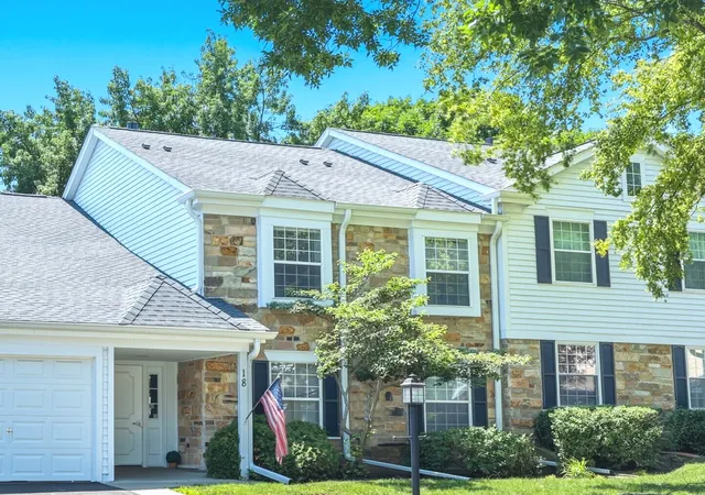 Homes for sale in Schaumburg, IL | 18 Waterbury Ln #L2, Schaumburg, IL 60193 | MLS# 12689801