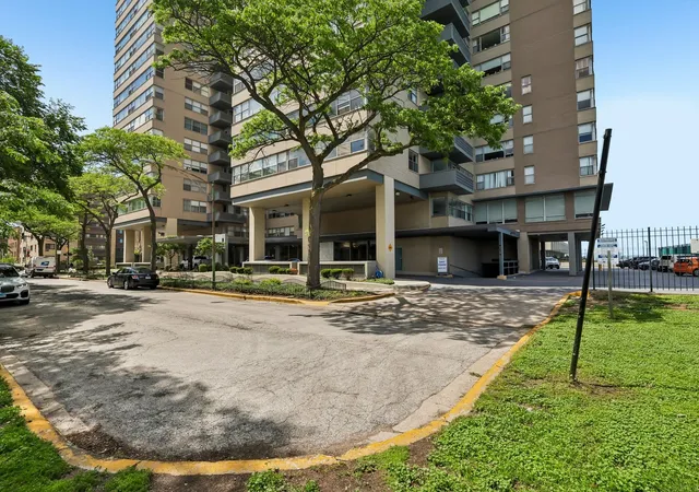 Homes for sale in Chicago, IL | 6301 N Sheridan Rd #24E, Chicago, IL 60660 | MLS# 12689824