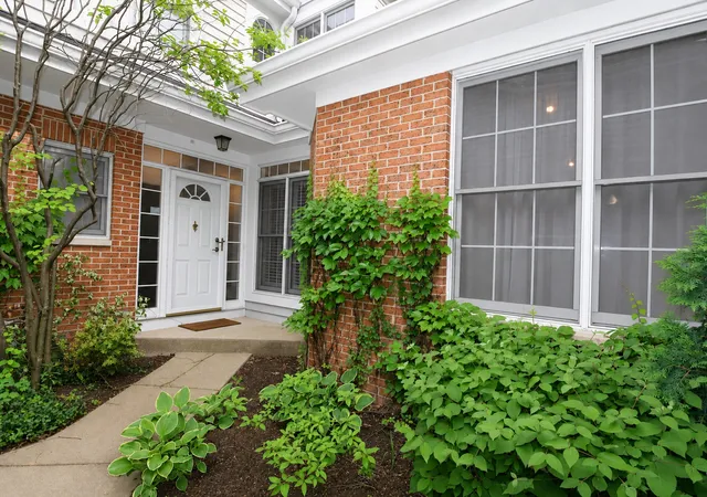 2nd image of 2s729 Parkview Dr, Glen Ellyn, IL 60137 | MLS# 12689841