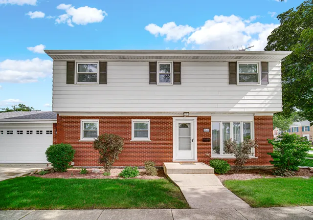 Homes for sale in Park Ridge, IL | 1800 W Sibley St, Park Ridge, IL 60068 | MLS# 12689852