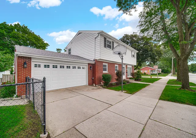 Homes for sale in Park Ridge, IL | 1800 W Sibley St, Park Ridge, IL 60068 | MLS# 12689852