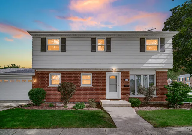 Homes for sale in Park Ridge, IL | 1800 W Sibley St, Park Ridge, IL 60068 | MLS# 12689852