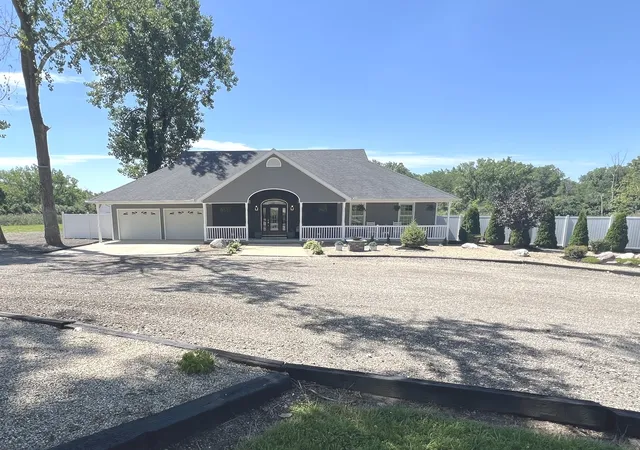 Photo 2 of Single family home for sale at 2 Wayman Cyn Rd, Oakwood, IL 61858 | MLS# 12689873 | Listing updated on 2026-09-12