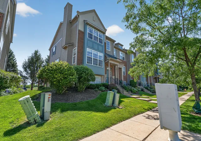 Homes for sale in Grayslake, IL | 205 Station Park Cir, Grayslake, IL 60030 | MLS# 12689890