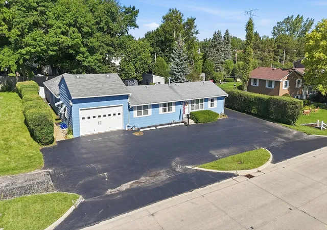Homes for sale in Grayslake, IL | 34112 N Barron Blvd, Grayslake, IL 60030 | MLS# 12689922