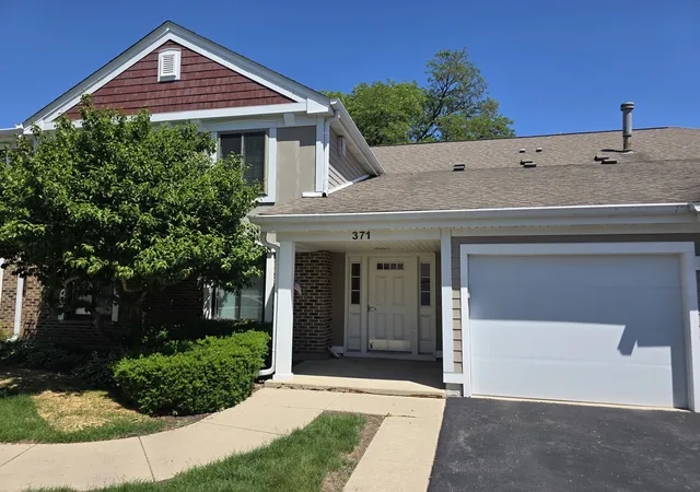 Homes for sale in Schaumburg, IL | 371 Heather Ct #D2, Schaumburg, IL 60193 | MLS# 12689923