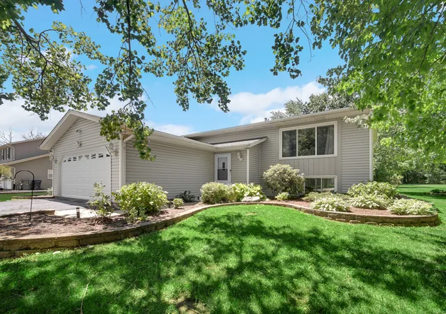 Photo 1 of Single family home for sale at 180 S Belmont Ave, Elgin, IL 60123 | MLS# 12689935 | Listing updated on 2026-07-27