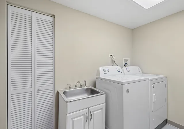 Listing Photo 2 - Condo for sale in building located at 8650 Saddlebred Ct, Frankfort, IL 60423 - Unit #8650