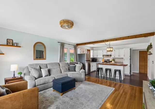 Homes for sale in Wauconda, IL | 812 Lake Shore Dr, Wauconda, IL 60084 | MLS# 12690000