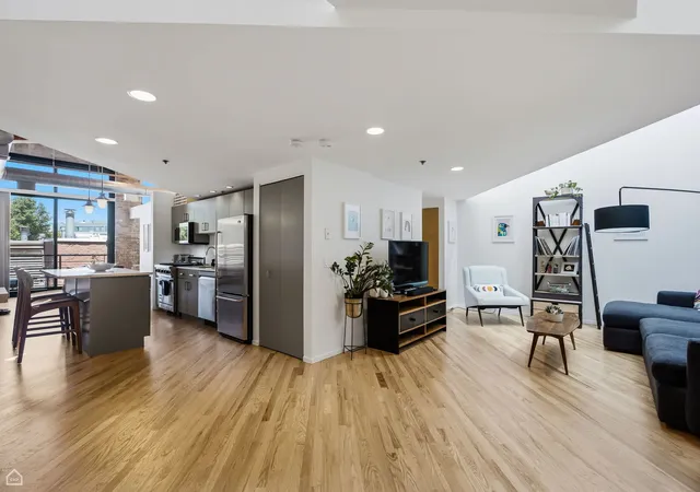 3rd image of 2300 W Wabansia Ave #337, Chicago, IL 60647 | MLS# 12690005