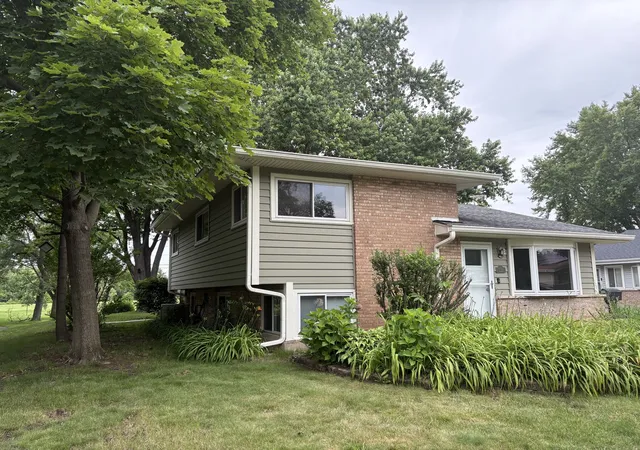 Homes for sale in Park Forest, IL | 118 Willow St, Park Forest, IL 60466 | MLS# 12690018