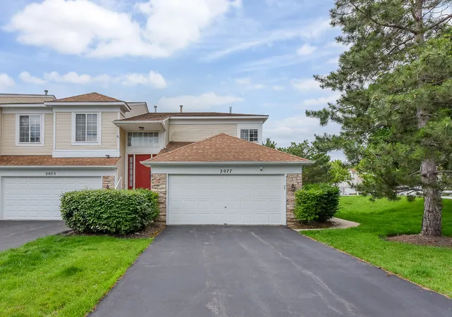 Homes for sale in Elgin, IL | 2077 College Green Dr #2077, Elgin, IL 60123 | MLS# 12690050