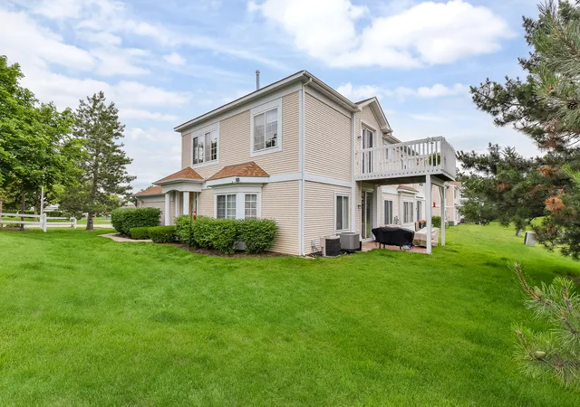 Homes for sale in Elgin, IL | 2077 College Green Dr #2077, Elgin, IL 60123 | MLS# 12690050