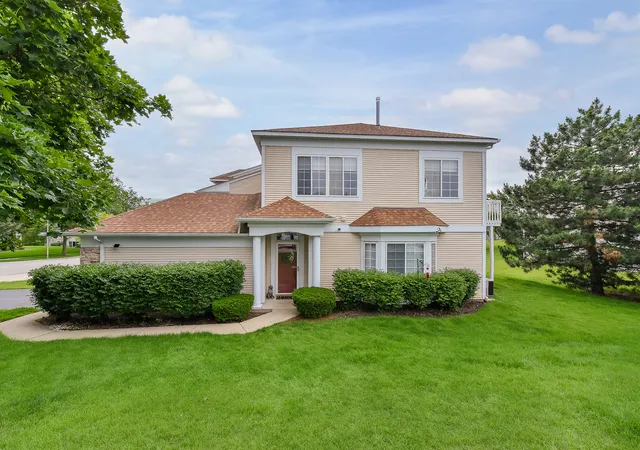 Homes for sale in Elgin, IL | 2077 College Green Dr #2077, Elgin, IL 60123 | MLS# 12690050