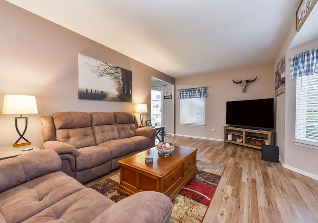 Homes for sale in Elgin, IL | 2077 College Green Dr #2077, Elgin, IL 60123 | MLS# 12690050