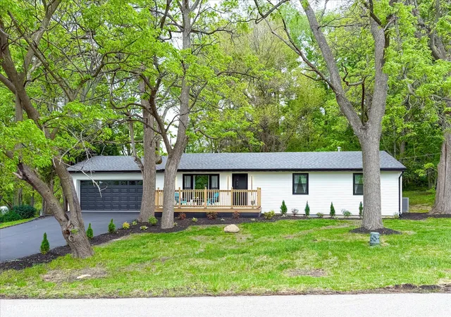 3rd image of 35W302 Pinelands Rd, St. Charles, IL 60174 | MLS# 12690071
