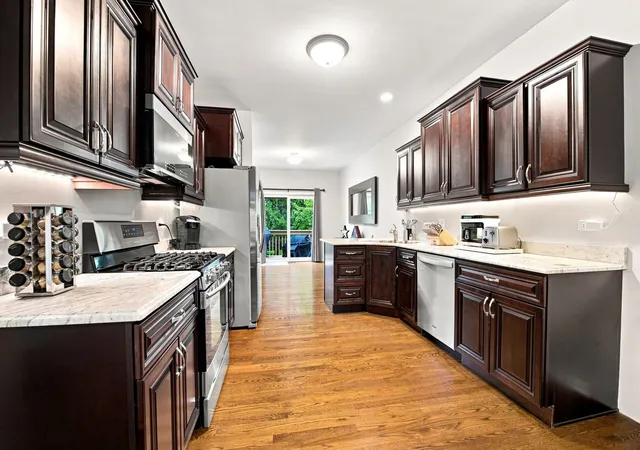 Photo 4 of Townhouse for sale at 150 Santa Fe Ln, Willow Springs, IL 60480 | MLS# 12690074 | Listing updated on 2026-09-17