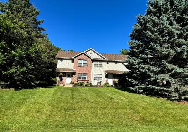 Homes for sale in Roscoe, IL | 11702 Parkway Dr, Roscoe, IL 61073 | MLS# 12690081