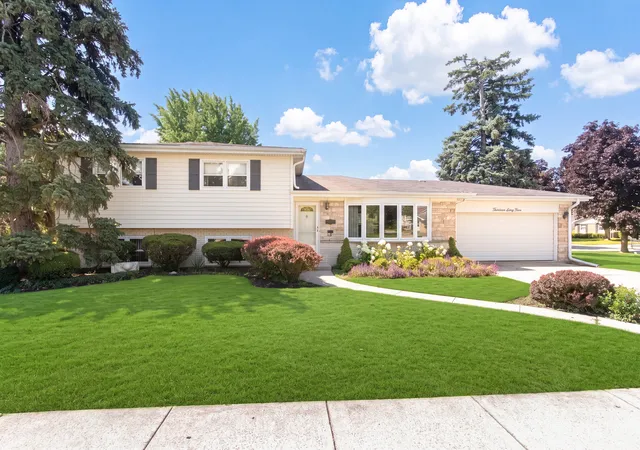 1st image of 1469 Webster Ln, Des Plaines, IL 60018 | MLS# 12690090