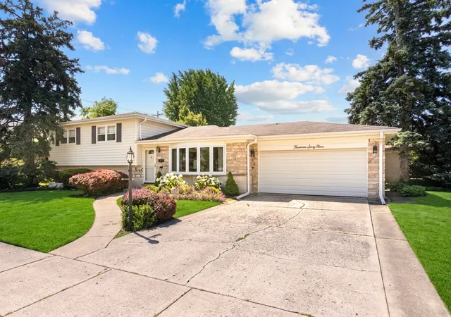 2nd image of 1469 Webster Ln, Des Plaines, IL 60018 | MLS# 12690090