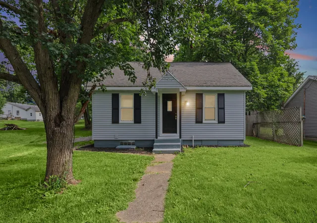 Homes for sale in Salem, IL | 506 E Elm St, Salem, IL 62881 | MLS# 12690112