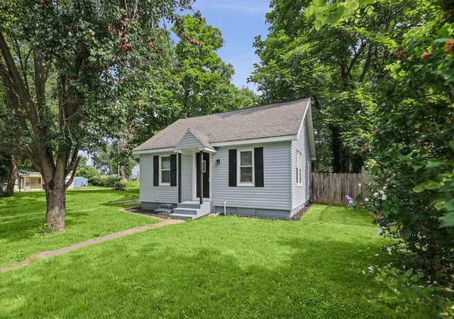 Homes for sale in Salem, IL | 506 E Elm St, Salem, IL 62881 | MLS# 12690112