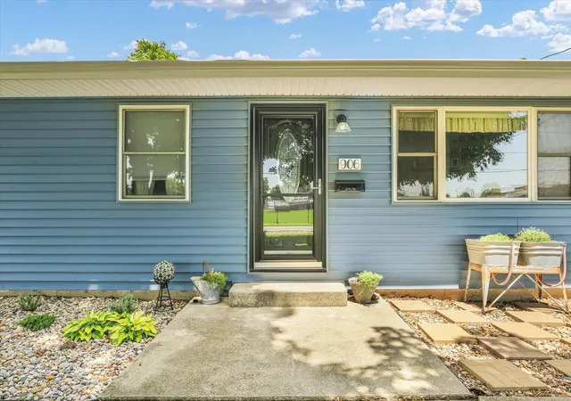 Homes for sale in Tuscola, IL | 906 E Daggy St, Tuscola, IL 61953 | MLS# 12690144