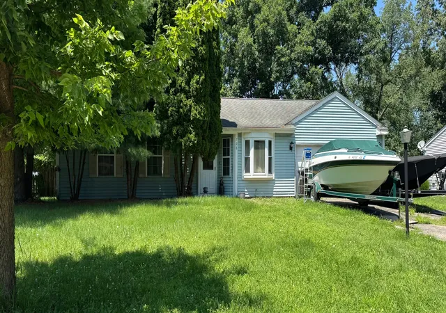 Single family home for sale at 728 Nottingham Ct, Island Lake, IL 60042 | MLS# 12690170