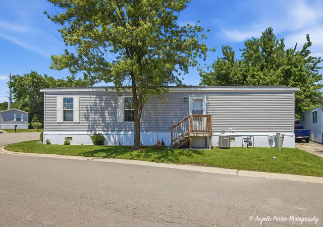 Homes for sale in Round Lake, IL | 300 A Ok Ct, Round Lake, IL 60073 | MLS# 12690182