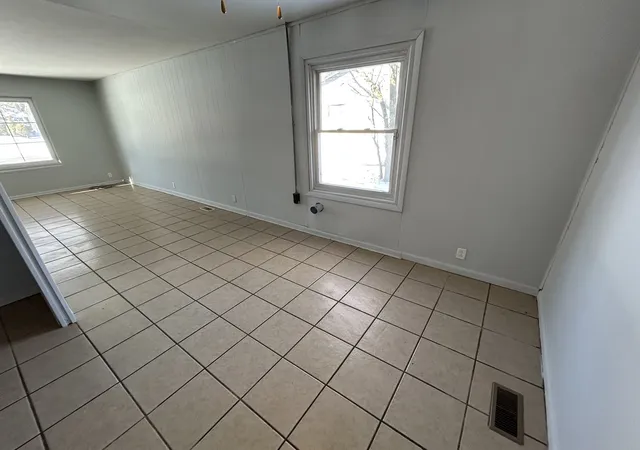 5th image of 1013 Koehn Dr, Danville, IL 61832 | MLS# 12690222