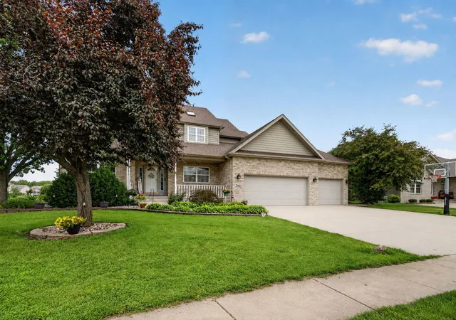 Photo 2 of Single family home for sale at 2165 Farmstone Dr, Coal City, IL 60416 | MLS# 12690242 | Listing updated on 2026-09-20