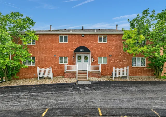 Homes for sale in Moline, IL | 3721 35th St #4, Moline, IL 61265 | MLS# 12690256