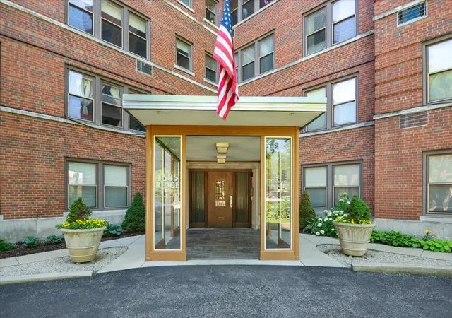 2nd image of 1585 Ridge Ave #309, Evanston, IL 60201 | MLS# 12690291