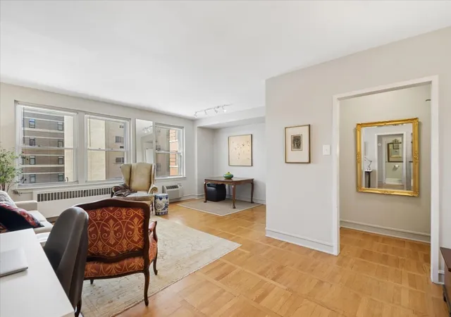 4th image of 1585 Ridge Ave #309, Evanston, IL 60201 | MLS# 12690291