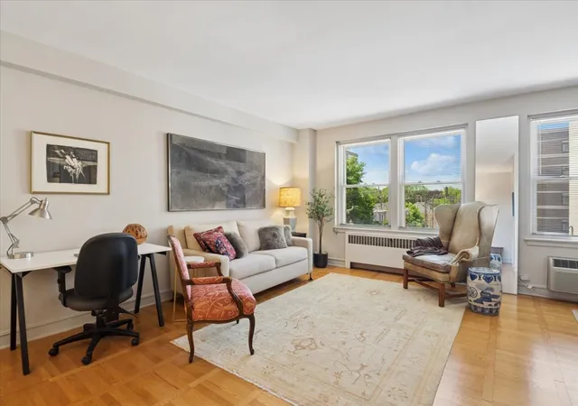 5th image of 1585 Ridge Ave #309, Evanston, IL 60201 | MLS# 12690291
