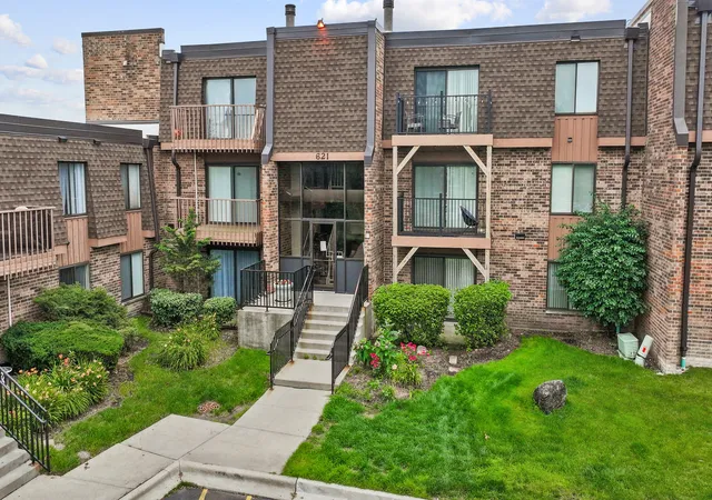 Homes for sale in Schaumburg, IL | 621 Tralee Ct #3C, Schaumburg, IL 60193 | MLS# 12690299