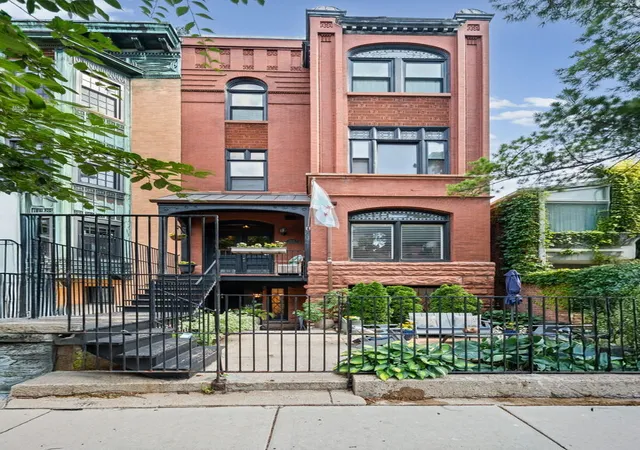 Homes for sale in Chicago, IL | 350 W Dickens Ave #G, Chicago, IL 60614 | MLS# 12690321