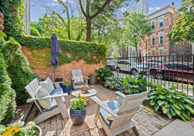Homes for sale in Chicago, IL | 350 W Dickens Ave #G, Chicago, IL 60614 | MLS# 12690321