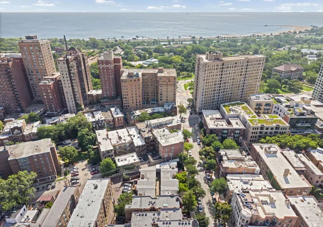 Homes for sale in Chicago, IL | 350 W Dickens Avenue, Chicago, IL 60614 | Houzeo