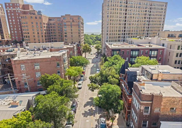 Homes for sale in Chicago, IL | 350 W Dickens Ave #G, Chicago, IL 60614 | MLS# 12690321